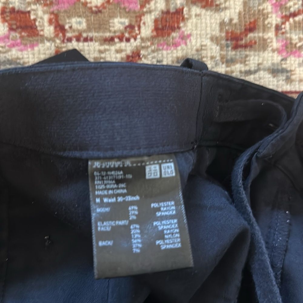 Uniglo Black chino pants - Picture 5 of 5